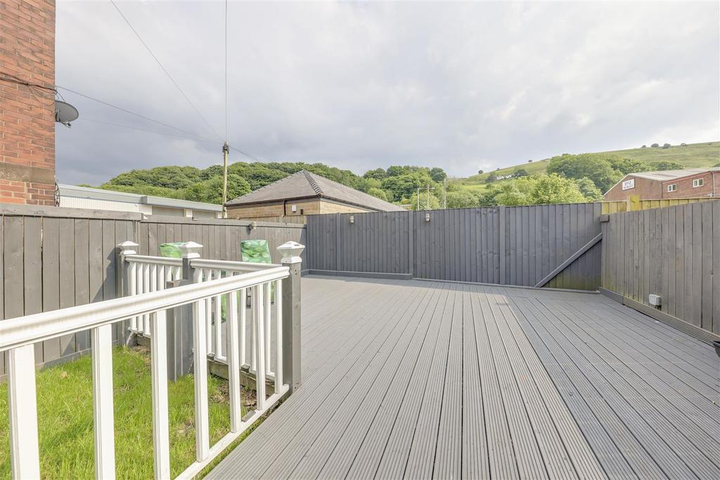 Rear Decking &amp; Garden