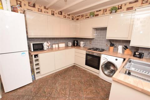 3 bedroom townhouse for sale, Seaton Grove, Grimsby DN32