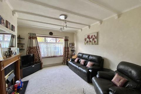 4 bedroom semi-detached house to rent, Windsor Avenue, Hillingdon