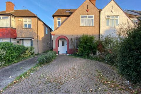 4 bedroom semi-detached house to rent, Windsor Avenue, Hillingdon