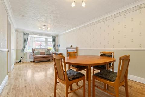 10 Mayfair Close, Great Sankey, Warrington, WA5 3PL