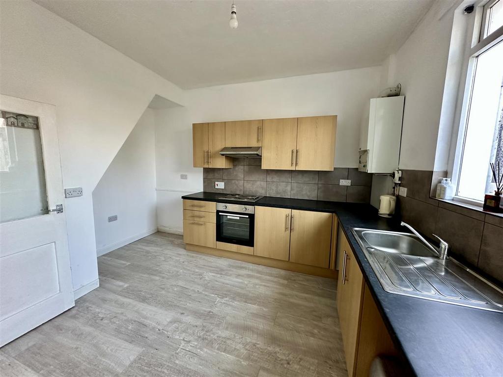 Kitchen/Breakfast Room: