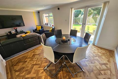 70 Beauchamp Road, Solihull, B91 2BU