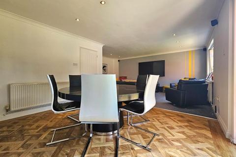 70 Beauchamp Road, Solihull, B91 2BU