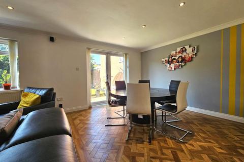 70 Beauchamp Road, Solihull, B91 2BU