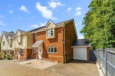 3 bedroom mews for sale, Tealby Close, Lower Kingswood, Tadworth