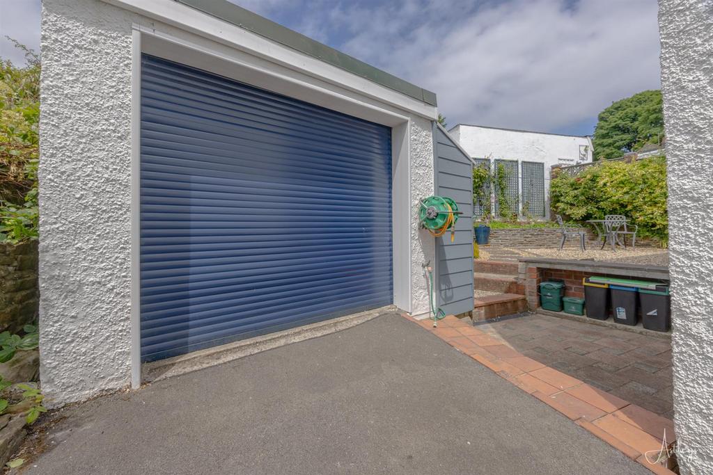 Garage.jpg