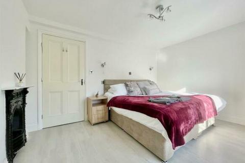 2 bedroom end of terrace house for sale, High Street, Brasted TN16