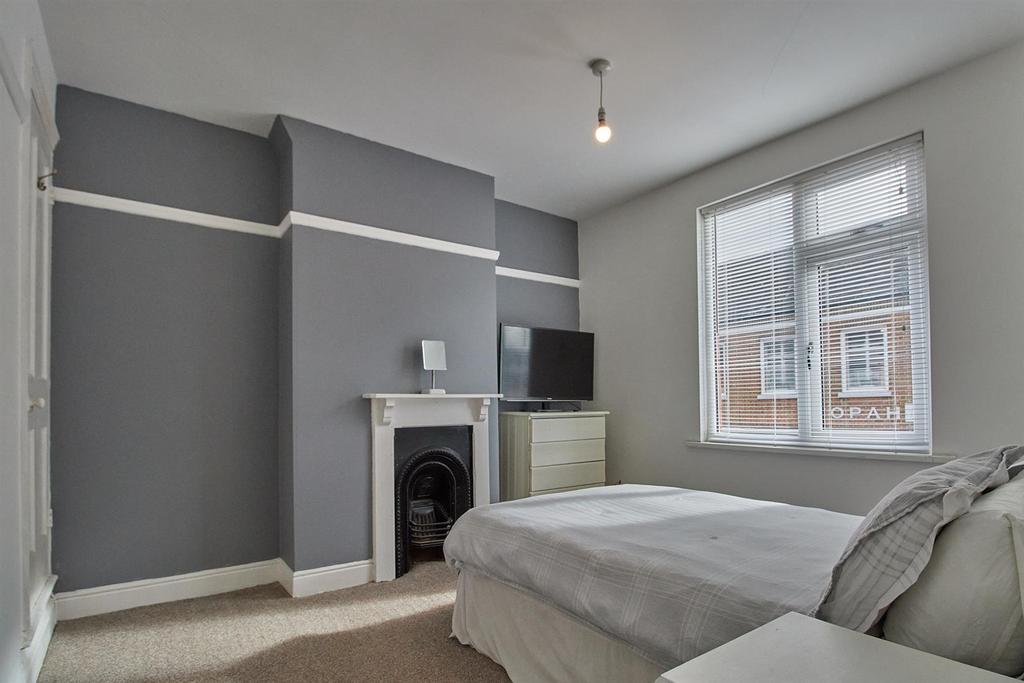 Front bedroom One