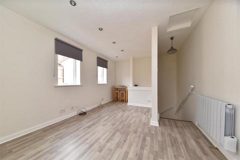 Studio to rent, Nightingale Road, Hitchin