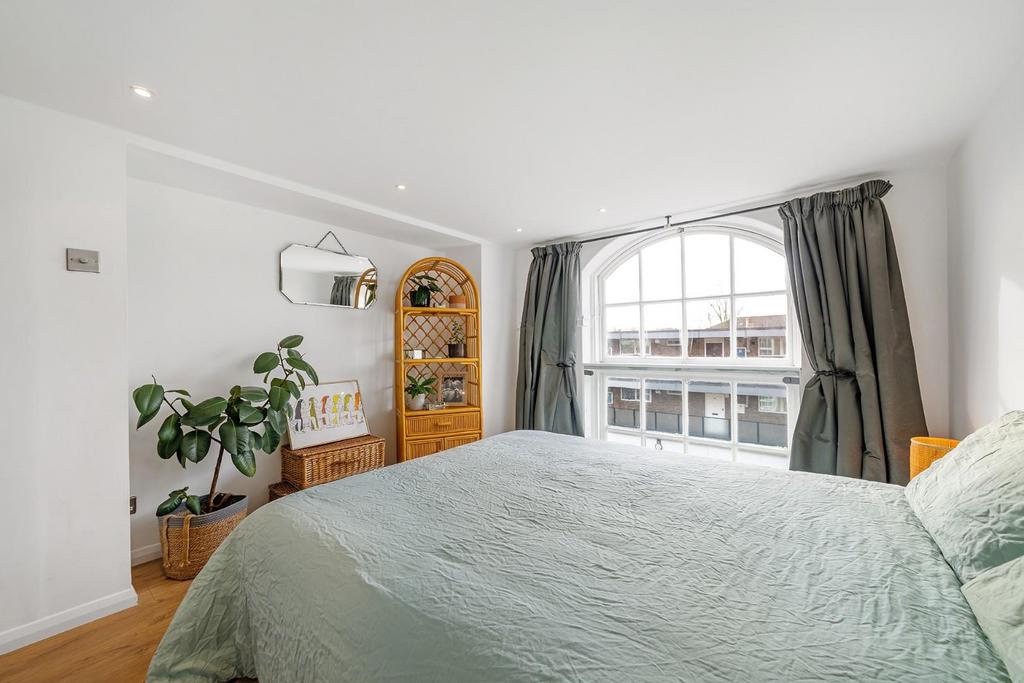 Bedroom 1 (2).jpg