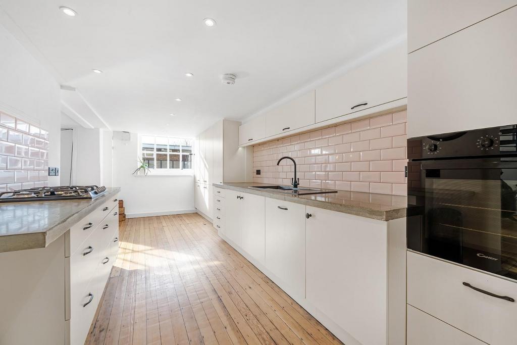 Kitchen (2).jpg