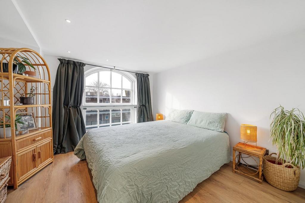Bedroom 1.jpg