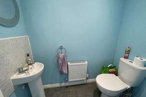 2 bedroom semi-detached house for sale, Stryd Bennett, Llanelli