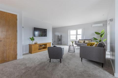 2 bedroom penthouse for sale, Greyfriars Road, Cardiff CF10