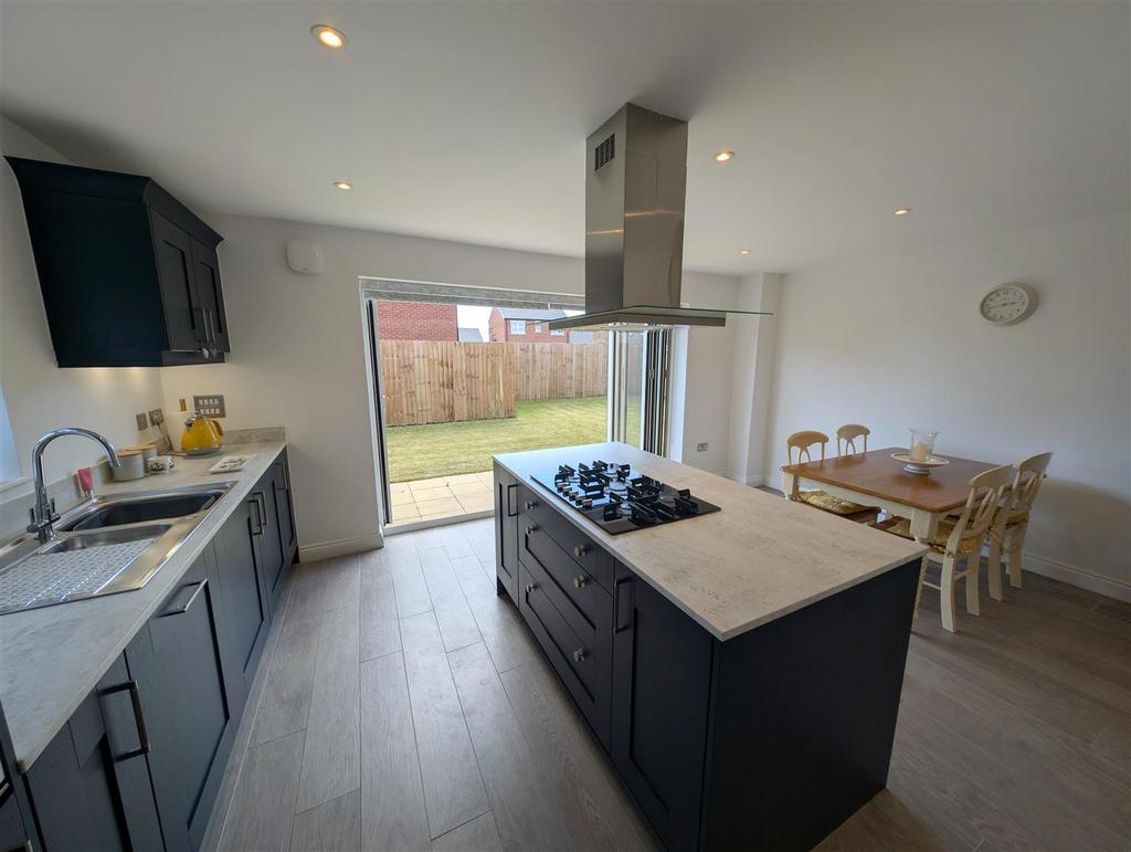 Kitchen/Dining Room