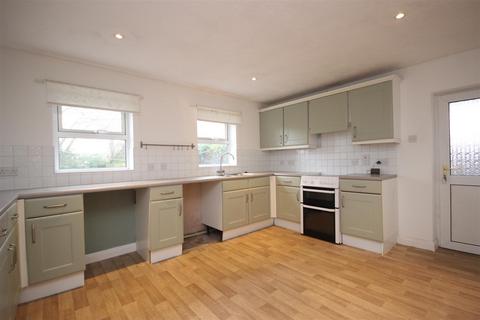 4 bedroom detached house to rent, Bellotts Road, BA2 3RT