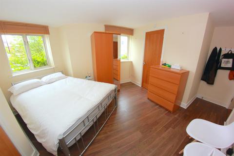 3 bedroom flat to rent, 118 Jamaica Street, London E1