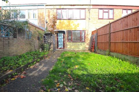 5 bedroom house to rent, Sark Walk, London E16