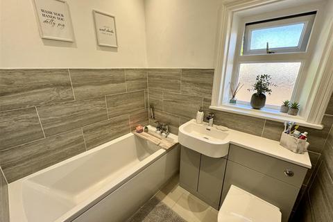 3 bedroom terraced house for sale, Summer Street, Netherton, Huddersfield, HD4 7JG