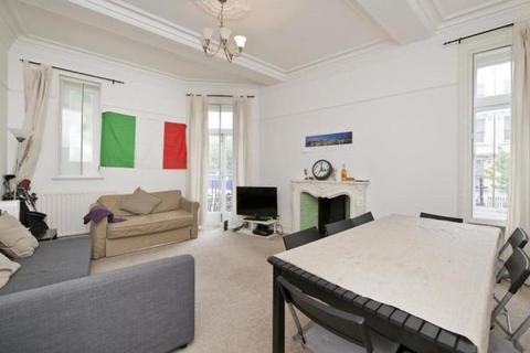 4 bedroom flat to rent, Earls Court Square, Earls Court SW5
