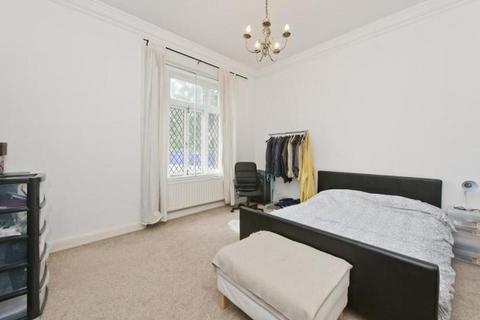 4 bedroom flat to rent, Earls Court Square, Earls Court SW5