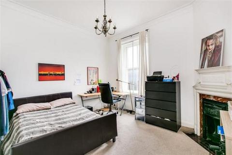 4 bedroom flat to rent, Earls Court Square, Earls Court SW5