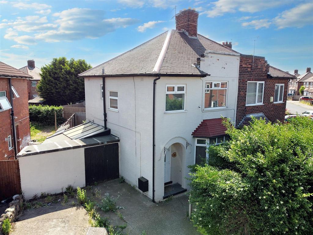 Lilac Crescent, Beeston, Nottingham 3 bed semidetached house for sale