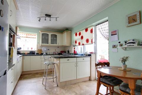 2 bedroom detached bungalow for sale, Youlgrave Avenue, Sutton-On-Sea LN12