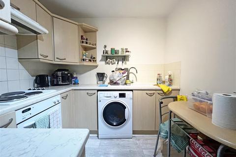 2 bedroom flat to rent, Furlong Street, Nottingham NG5