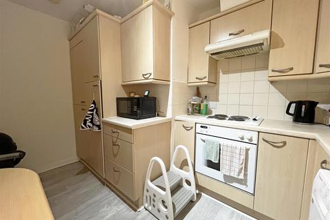 2 bedroom flat to rent, Furlong Street, Nottingham NG5