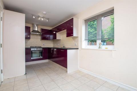 4 bedroom townhouse to rent, Stratford Road, Wolverton
