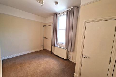 2 bedroom flat to rent, Wellington Terrace, London W2