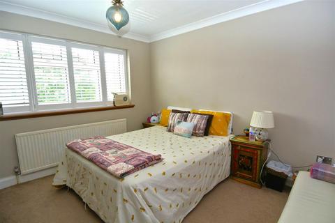 3 bedroom house to rent, Gordon Road, Ashford TW15