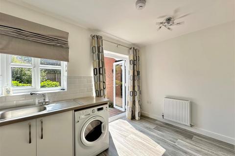 3 bedroom townhouse to rent, Southwood Close, Marple, Stockport