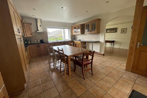 5 bedroom detached bungalow for sale, Llannon Road, Upper Tumble, Llanelli