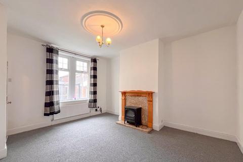 2 bedroom terraced house to rent, George Street, Heckmondwike