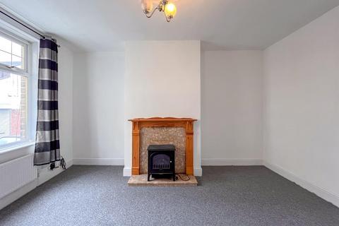 2 bedroom terraced house to rent, George Street, Heckmondwike