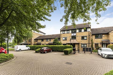 8 Falcon Way, London, E14 9UP