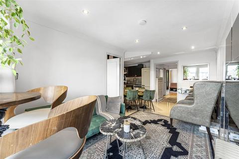 8 Falcon Way, London, E14 9UP