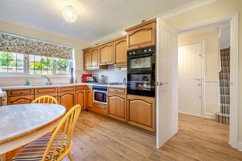 4 bedroom detached house for sale, Priorsdean Close, Barming, Maidstone