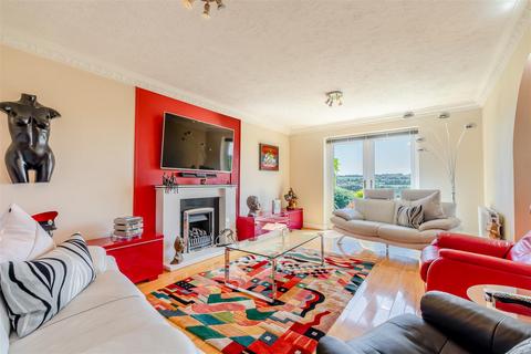 4 bedroom detached house for sale, Priorsdean Close, Barming, Maidstone