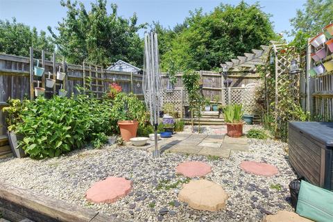 18 Mistley Close, Bexhill-on-sea, TN40 2TD