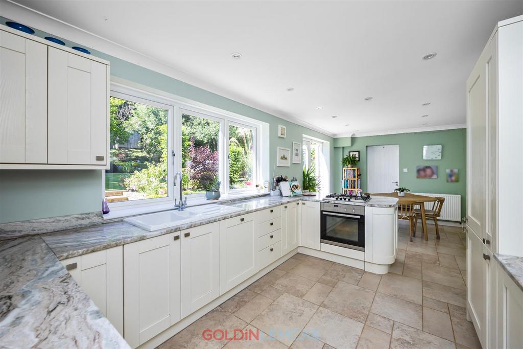 Kitchen/Breakfast Room