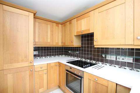 2 bedroom flat for sale, Cotswold Court, Horsham