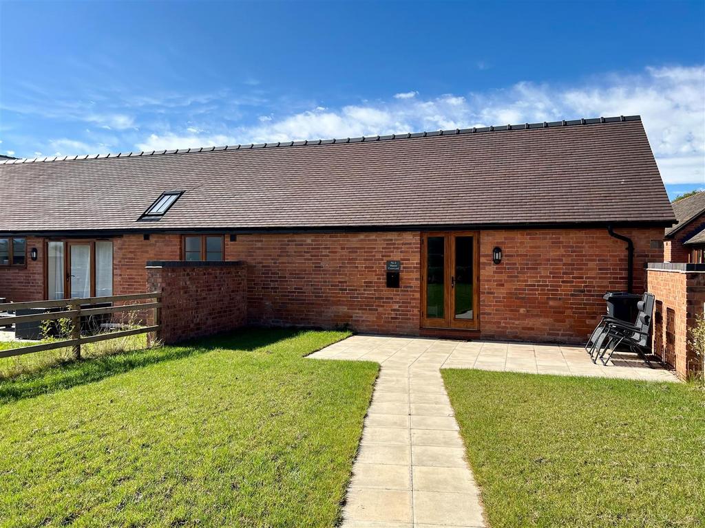 Upton Road, Powick, Worcester 2 bed barn conversion - £1,000 pcm (£231 pw)