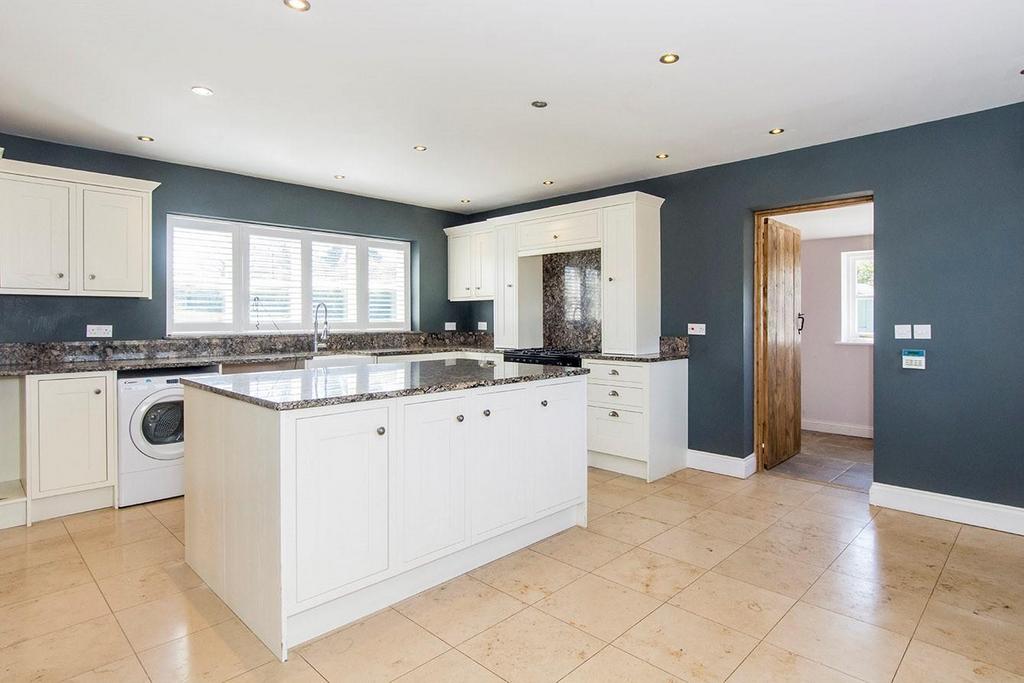 Kitchen / Breakfast Room