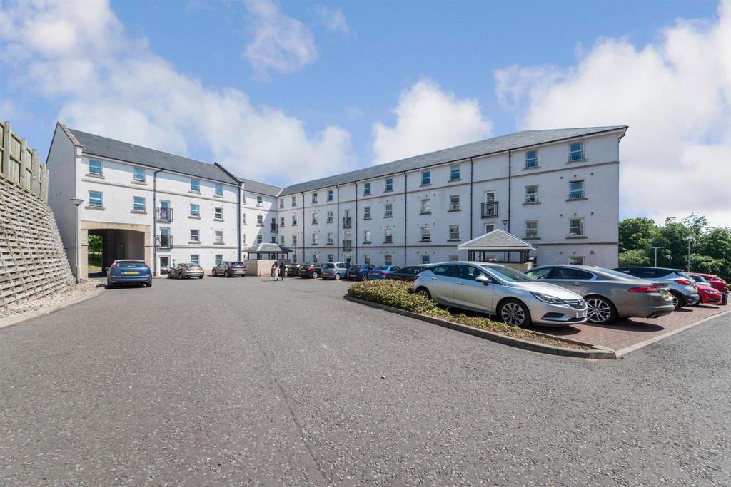 13 Edmund Place, Dunfermline KY12 7ET 2 bed flat £800 pcm (£185 pw)