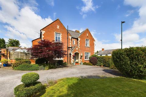 4 bedroom detached house for sale, Bargates, Leominster