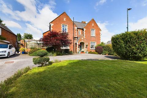 4 bedroom detached house for sale, Bargates, Leominster